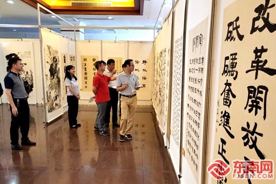 漳州市税务局举办主题书画剪纸展 展出税务员工百幅作品